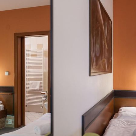 Hotel Vinar - Bed & Breakfast Kurdějov المظهر الخارجي الصورة