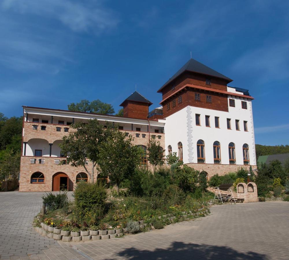 Hotel Vinar - Bed & Breakfast Kurdějov المظهر الخارجي الصورة