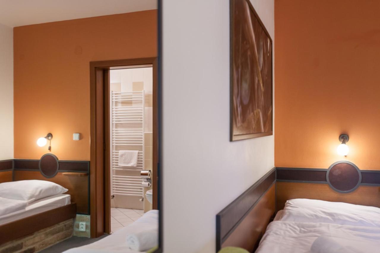 Hotel Vinar - Bed & Breakfast Kurdějov المظهر الخارجي الصورة